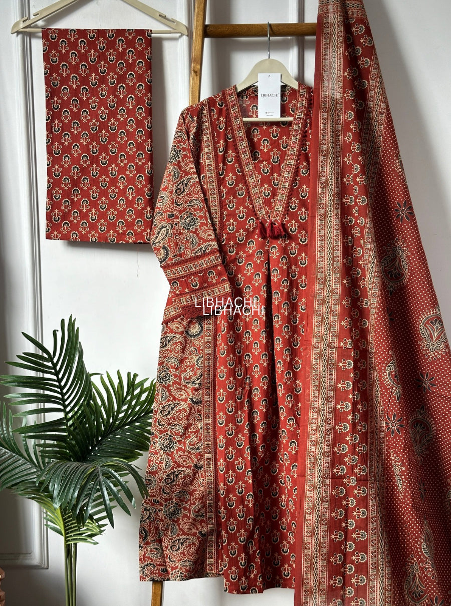 Phoolwari pocket suit set