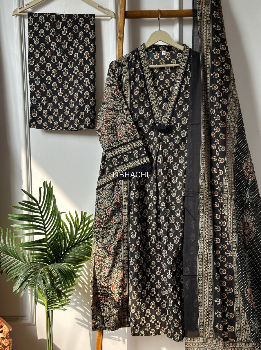 Phoolwari pocket suit set