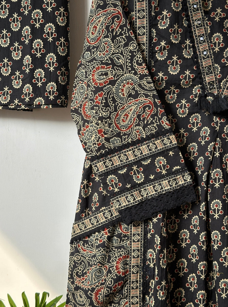 Phoolwari pocket suit set
