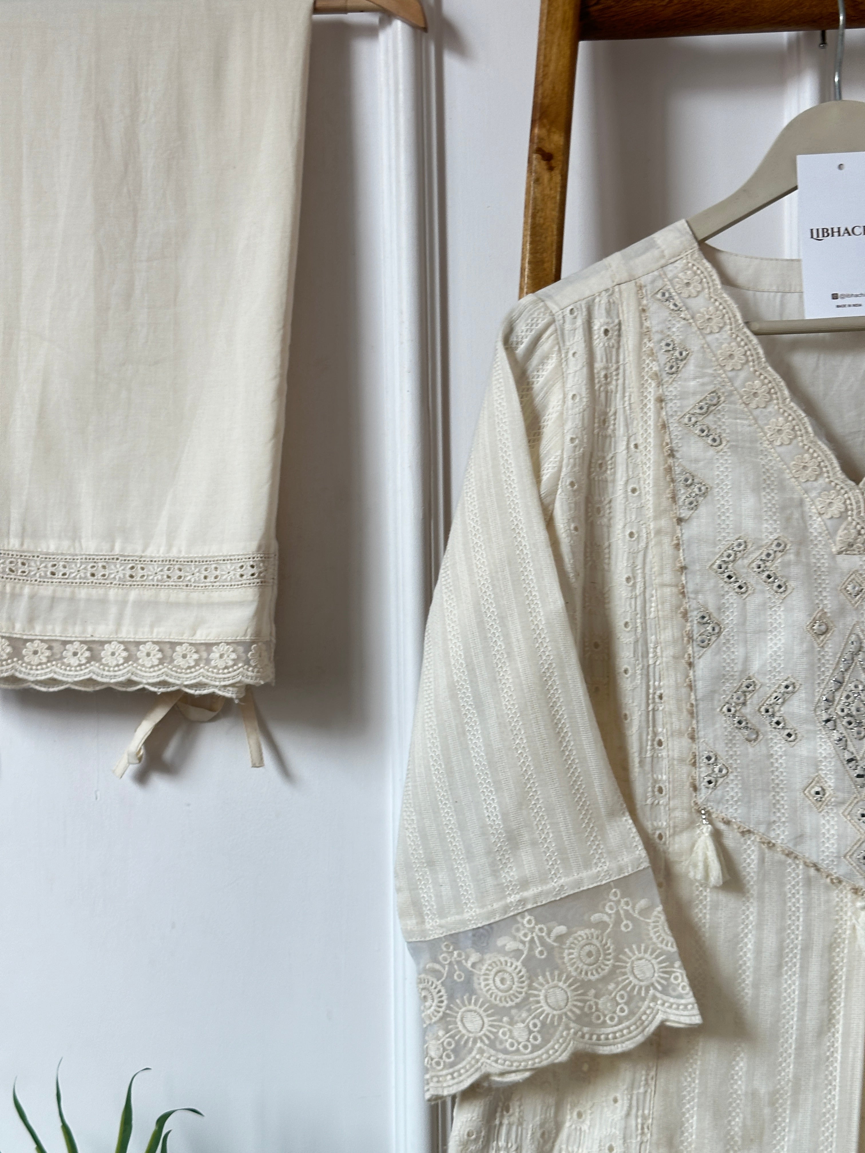 Noor-E-Ivory – Lucknowi Chikankari Suit Set