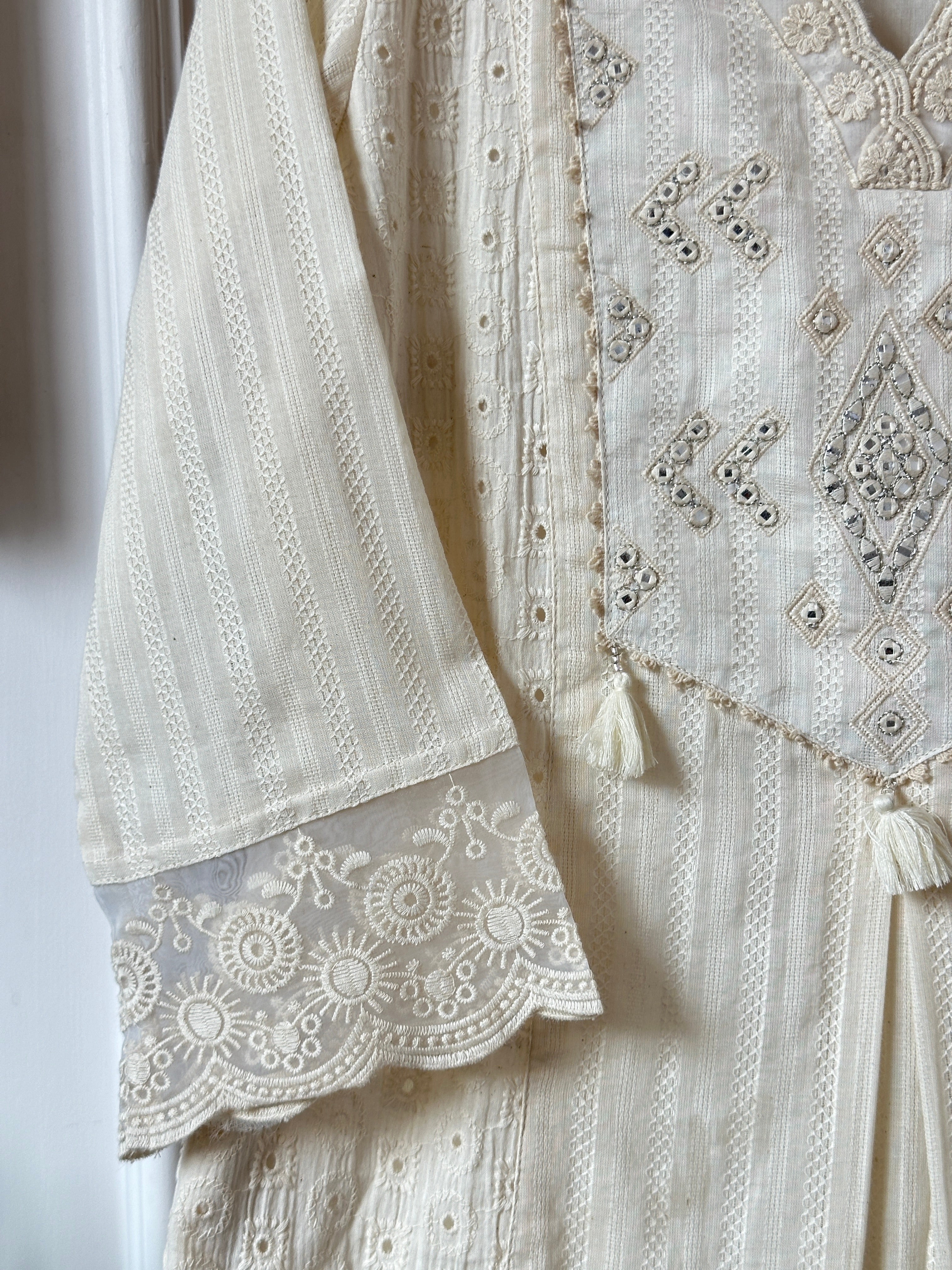 Noor-E-Ivory – Lucknowi Chikankari Suit Set