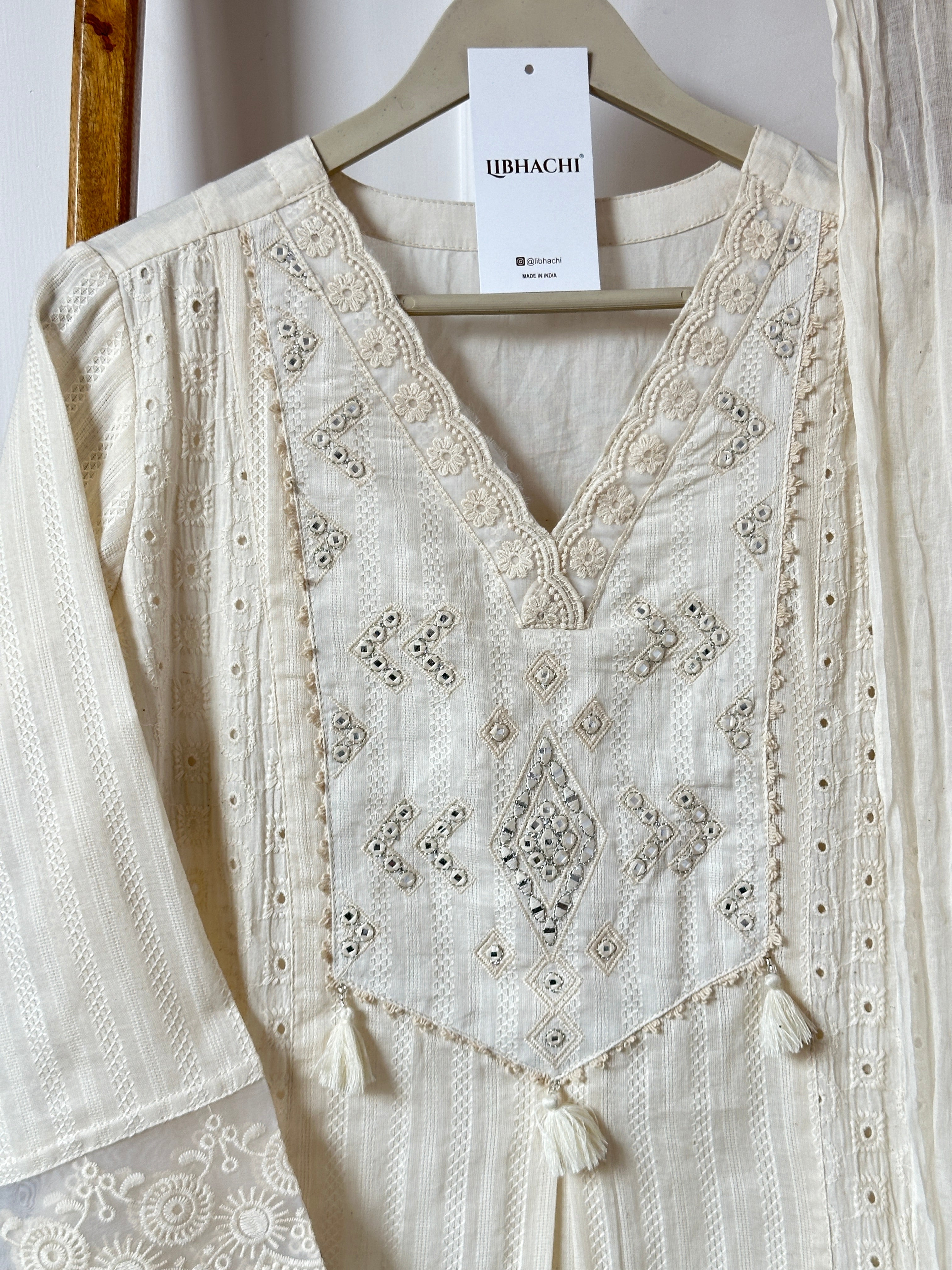 Noor-E-Ivory – Lucknowi Chikankari Suit Set