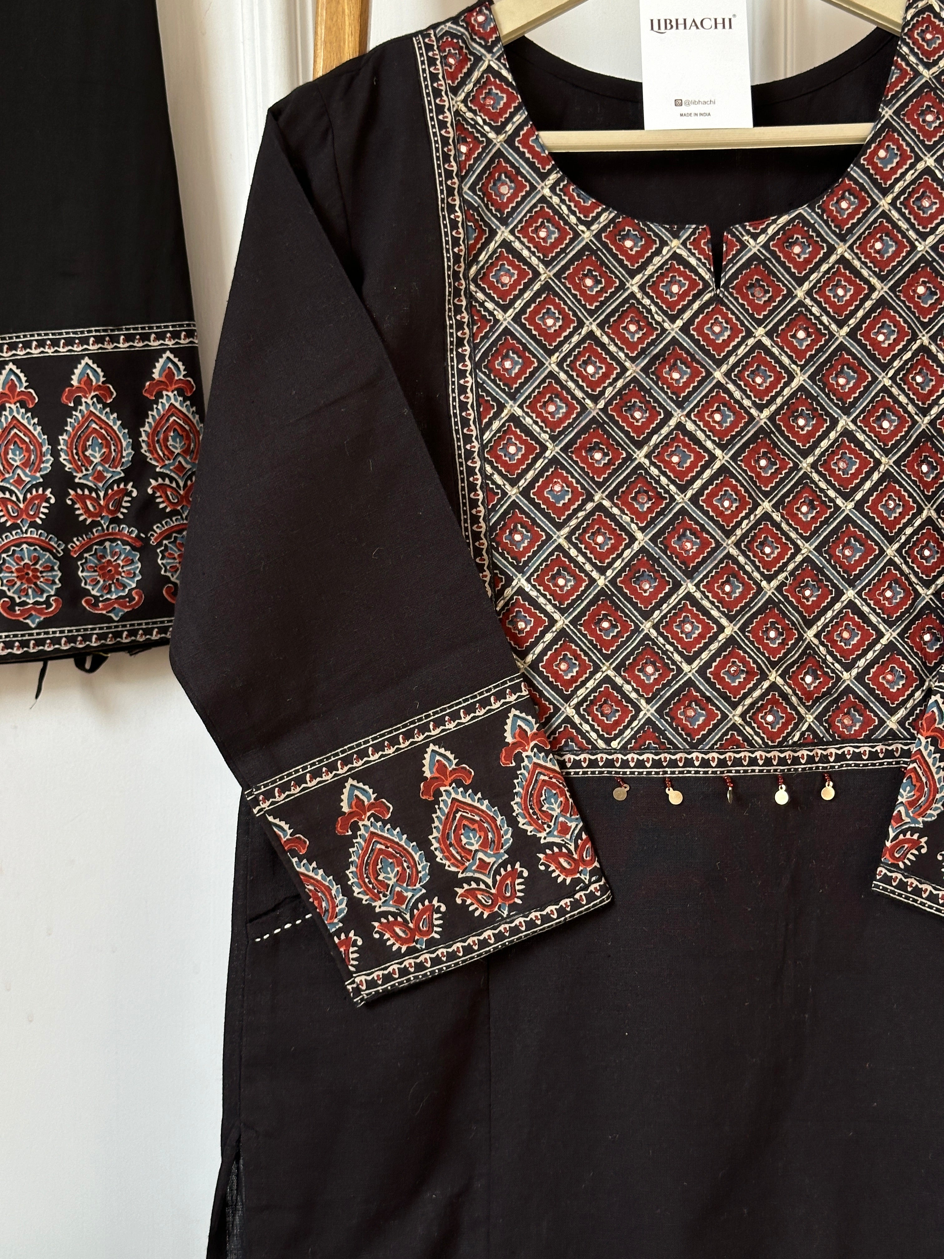 Kaali Katha AJRAKH kurta Set