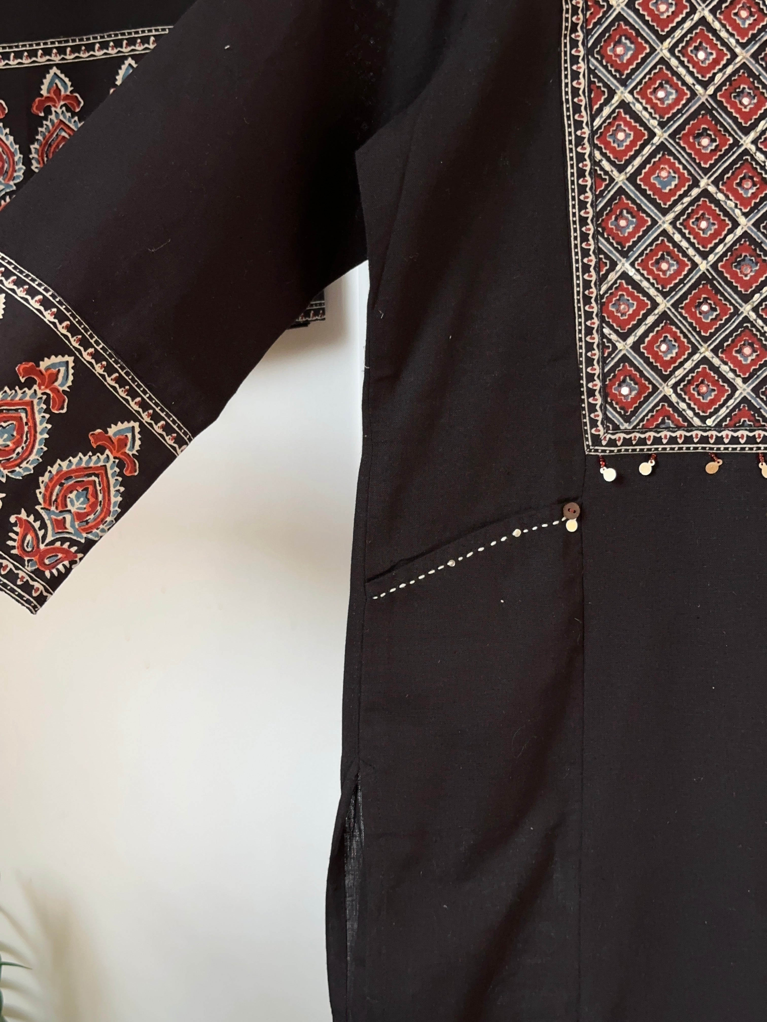 Kaali Katha AJRAKH kurta Set