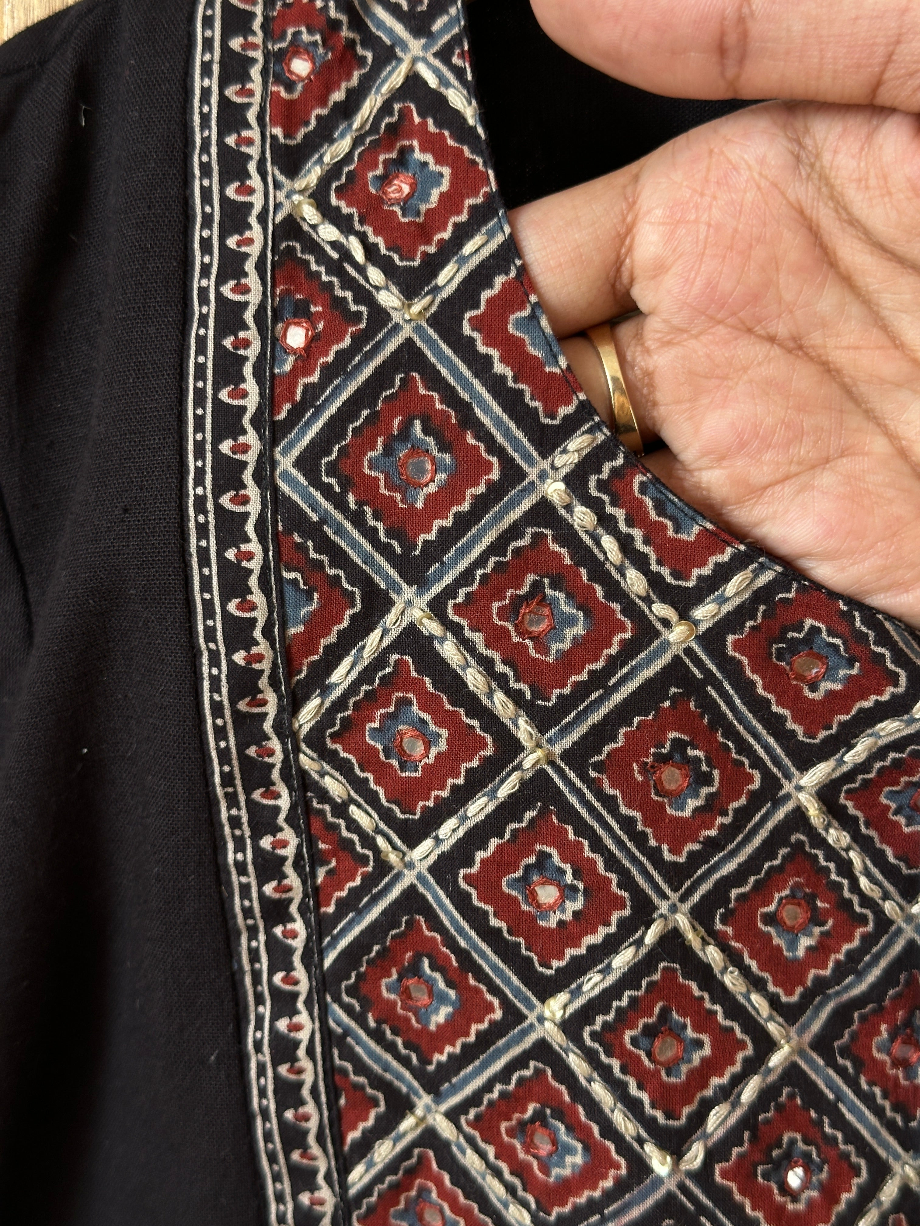 Kaali Katha AJRAKH kurta Set