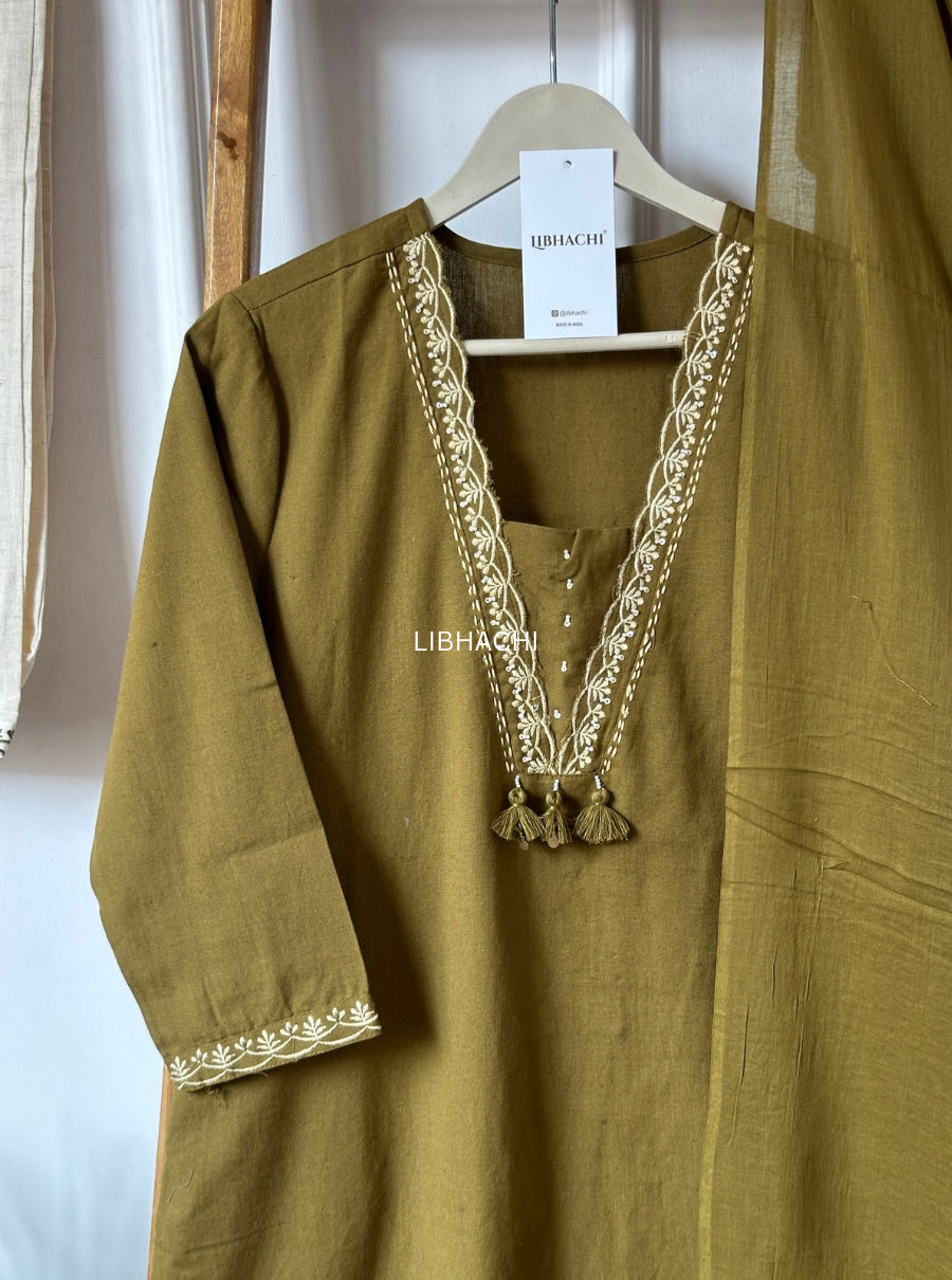 Embroidered Solid colour suit set