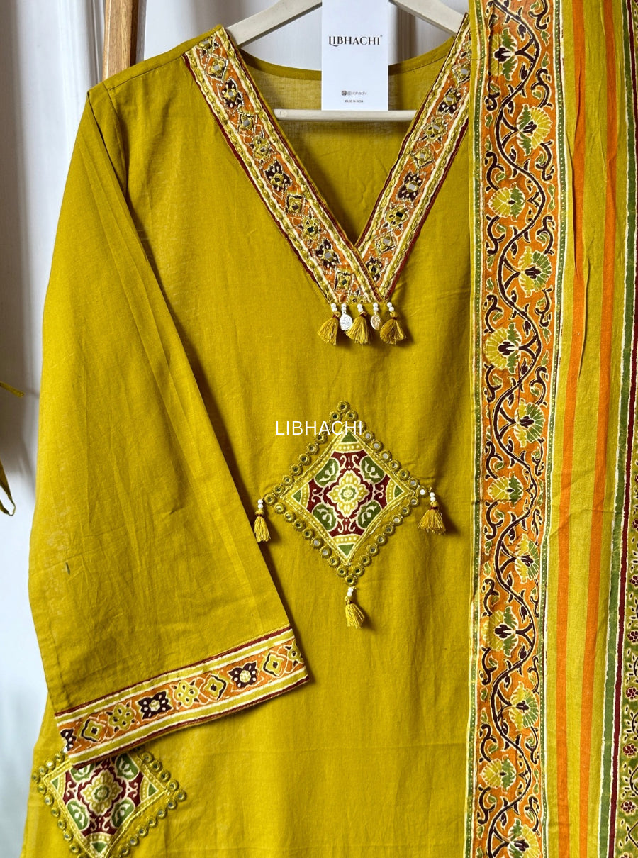 Ajrakh dupatta