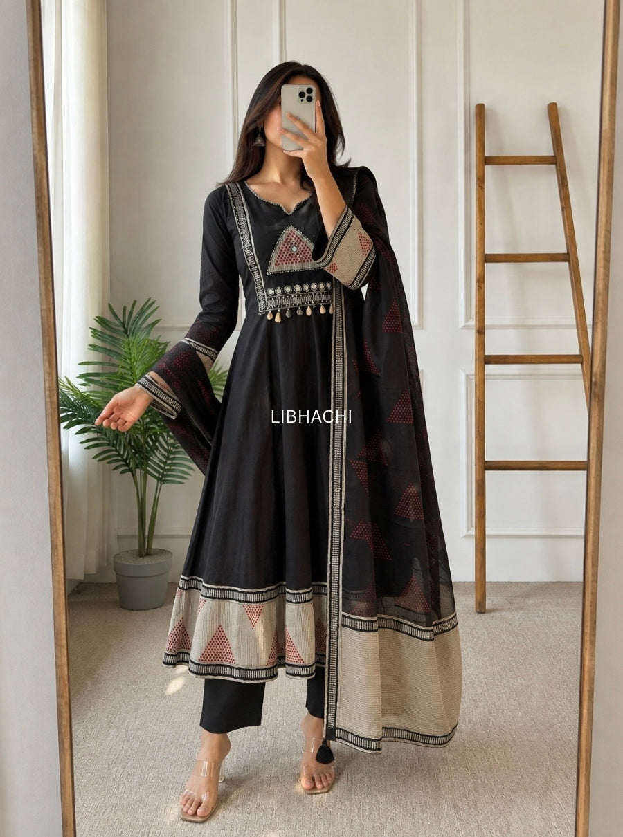 Kaali Rekha Handcrafted Suit Set