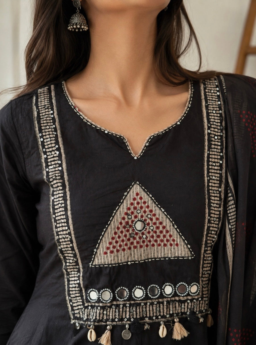 Kaali Rekha Handcrafted Suit Set