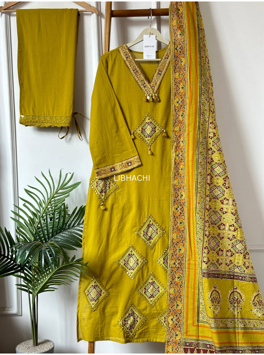 Ajrakh dupatta