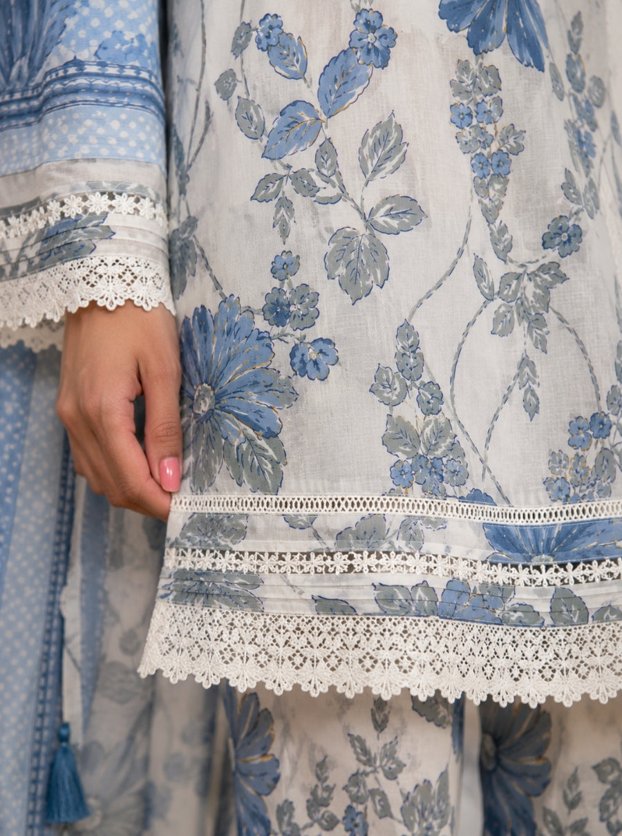 Blush & Breeze – Lace-Embellished Farshi Salwar Suit Set