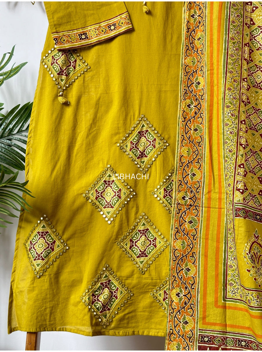 Ajrakh dupatta