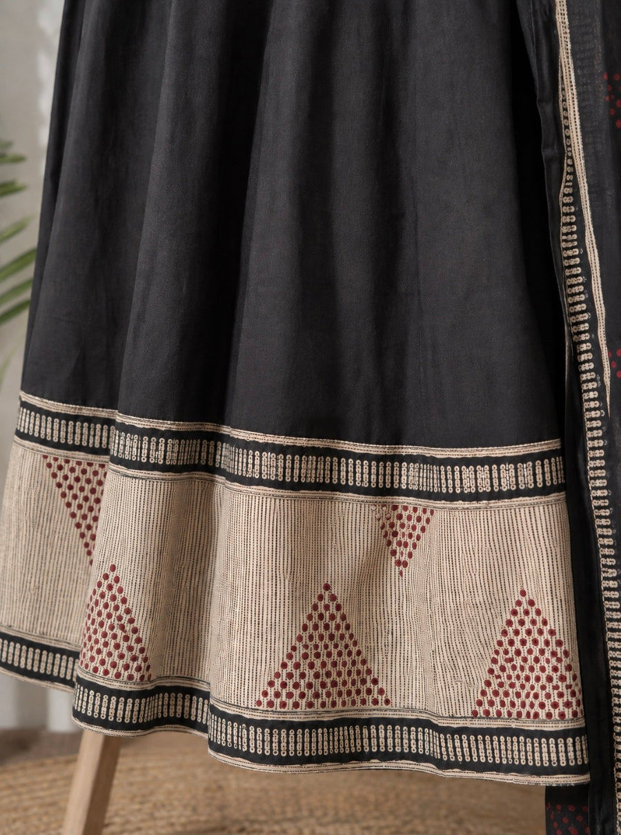 Kaali Rekha Handcrafted Suit Set