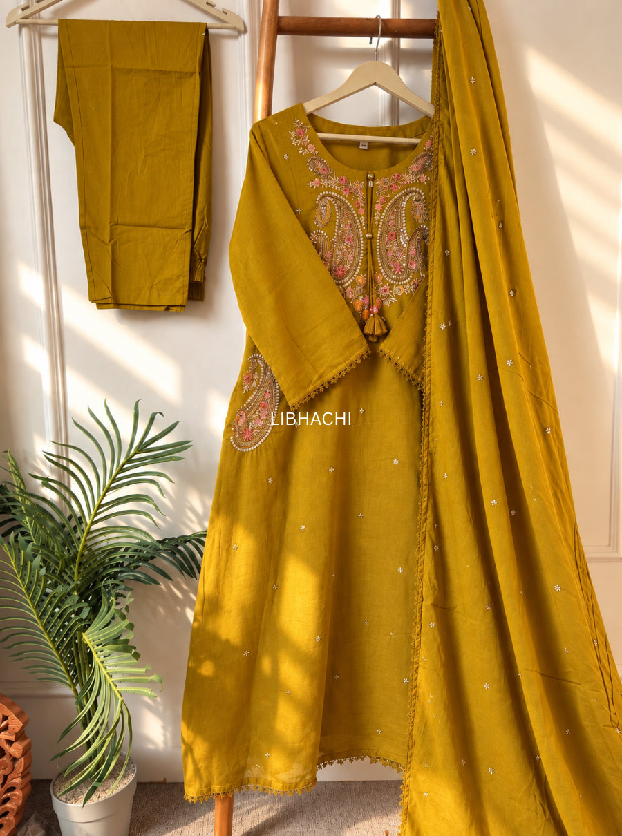 AARADHYA — The Festive Paisley Mul Cotton Suit Set