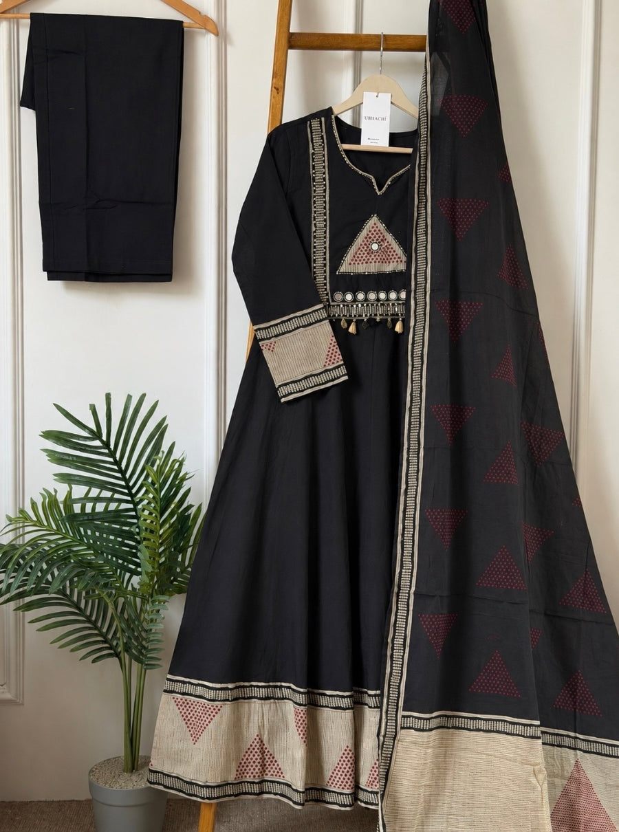 Kaali Rekha Handcrafted Suit Set