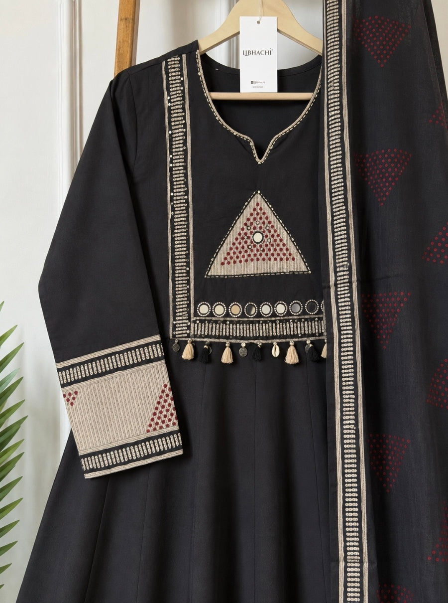 Kaali Rekha Handcrafted Suit Set