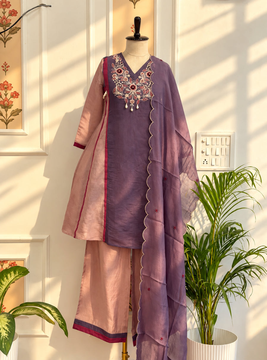 Gulabi Shaam – The Mulchanderi Suit Set
