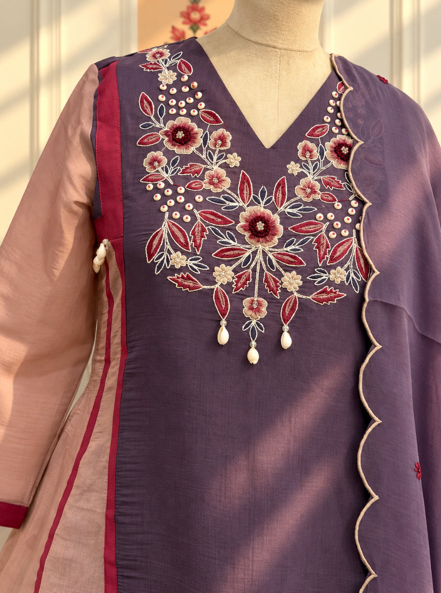 Gulabi Shaam – The Mulchanderi Suit Set